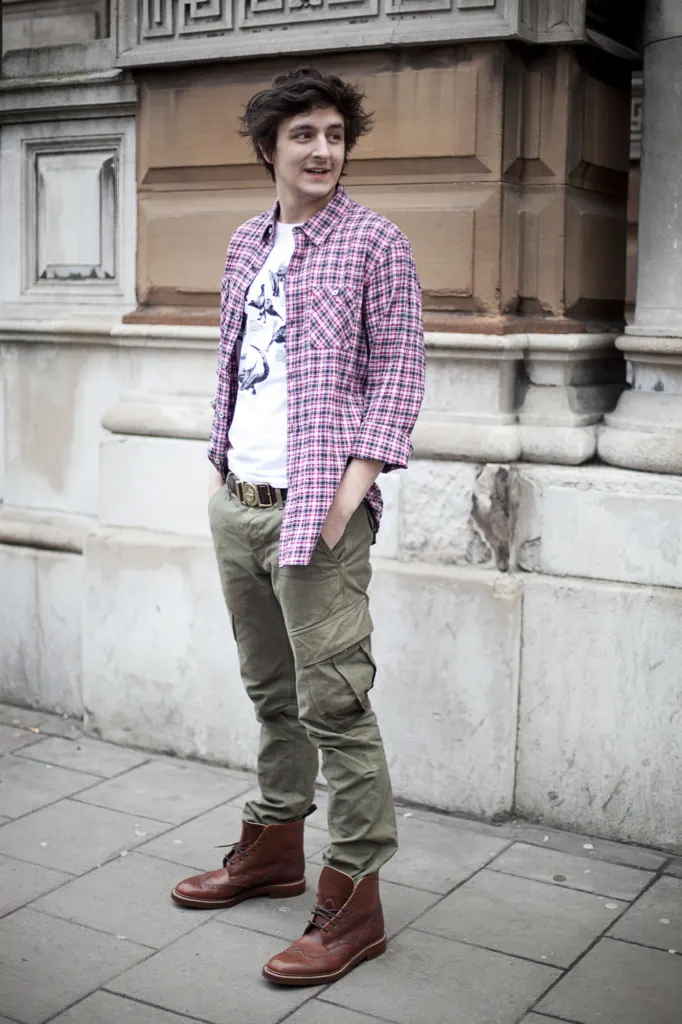 Uniqlo: Uniqlooks — commercial, fashion and portrait photograph in London, UK, frame 21 of 49.